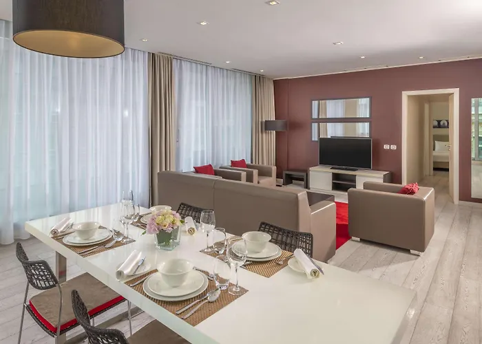 Отель Nh Collection Center