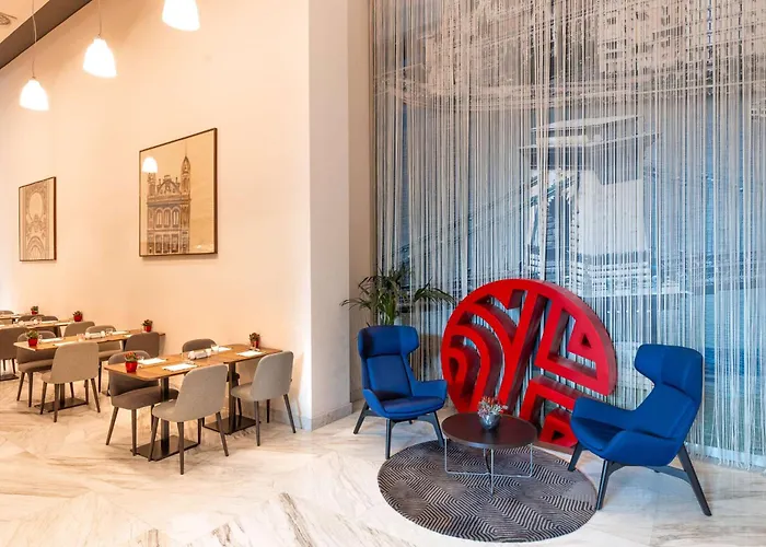 Отель Nh Collection Center 4*