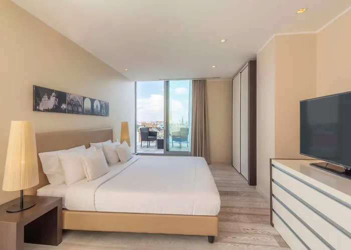 Отель Nh Collection Center 4*