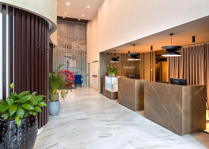 Отель Nh Collection Center 4*