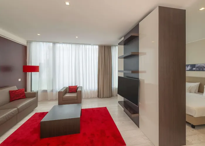Nh Collection Center Hotell 4*